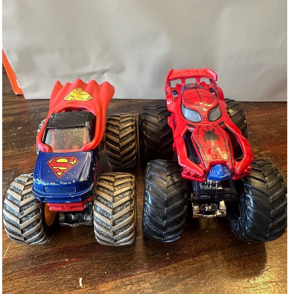 Monster Jam Superman and Spider-Man Monster Trucks 1:64‎ Lot of 2 Hot Wheels